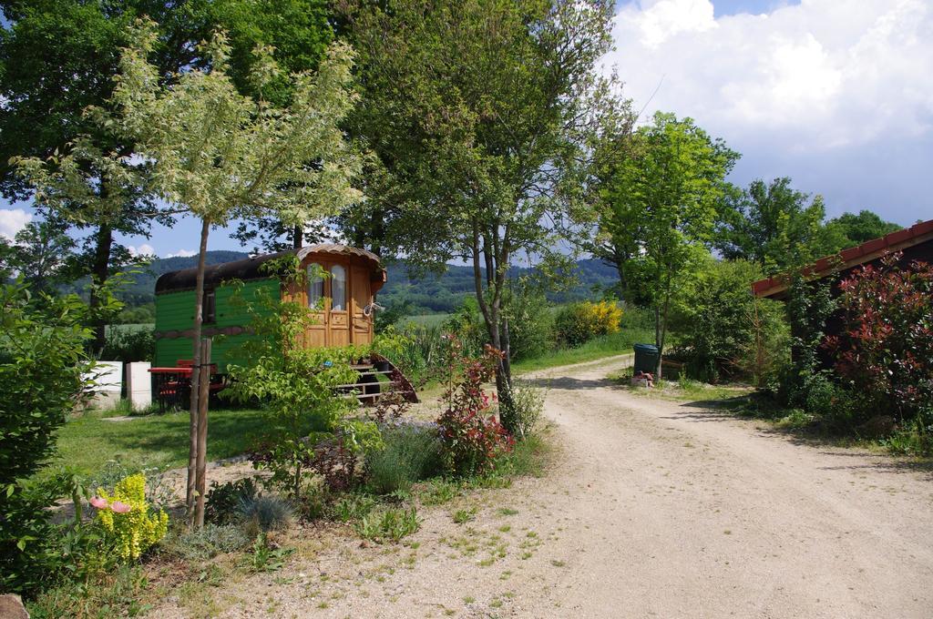 Les Roulottes et Cabanes du Livradois Cunlhat Extérieur photo