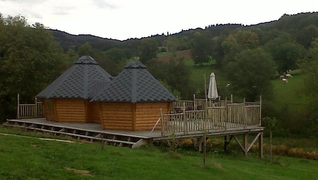 Les Roulottes et Cabanes du Livradois Cunlhat Extérieur photo